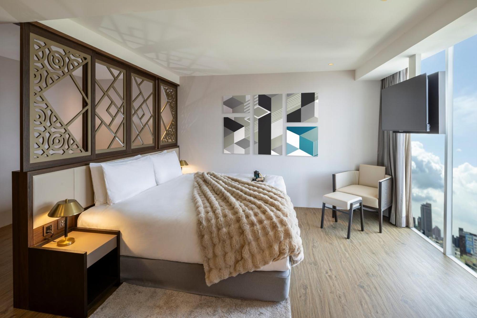 Voyage Kaohsiung By Cosmos Oasis Hotel Bagian luar foto