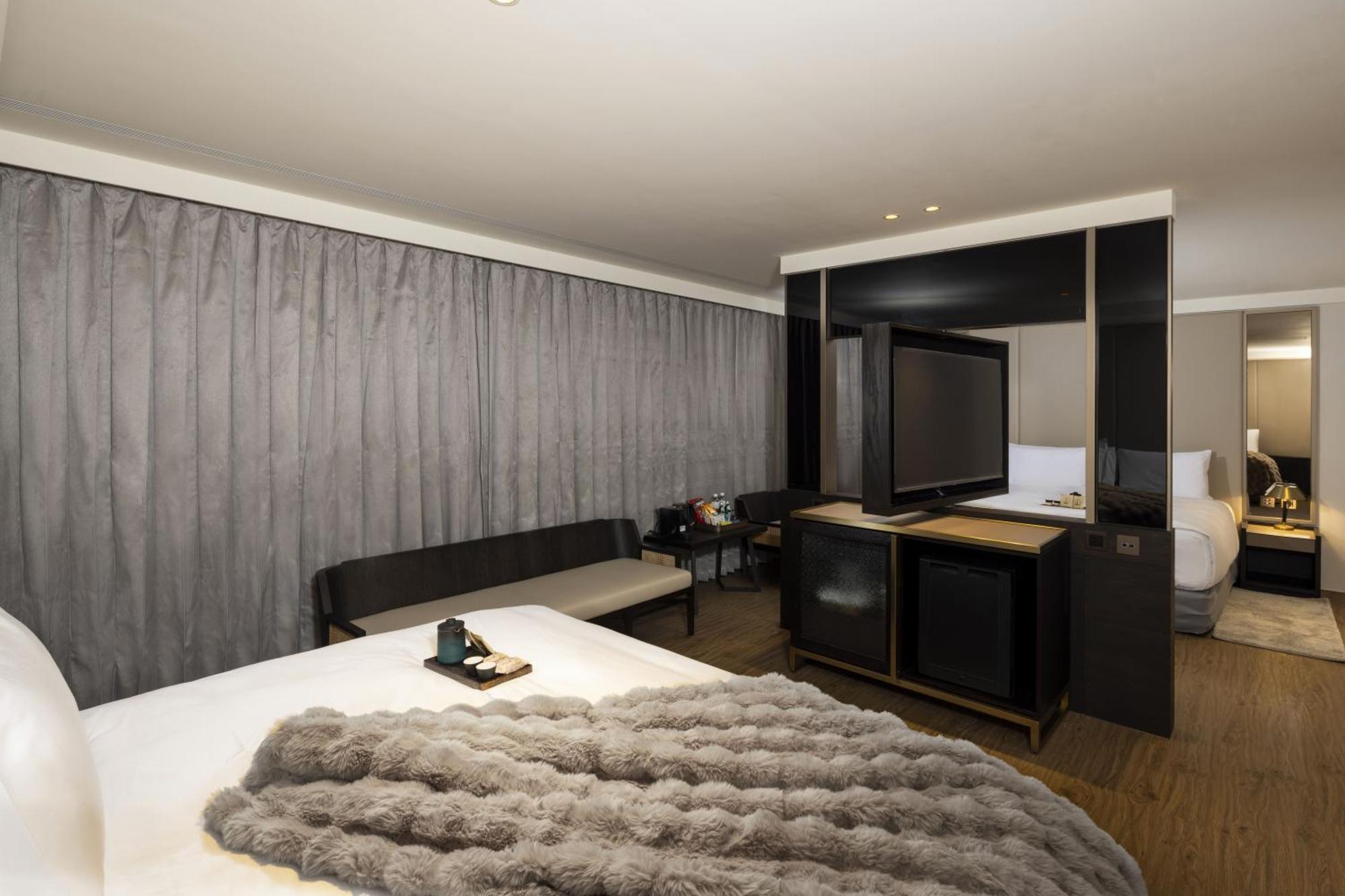 Voyage Kaohsiung By Cosmos Oasis Hotel Bagian luar foto