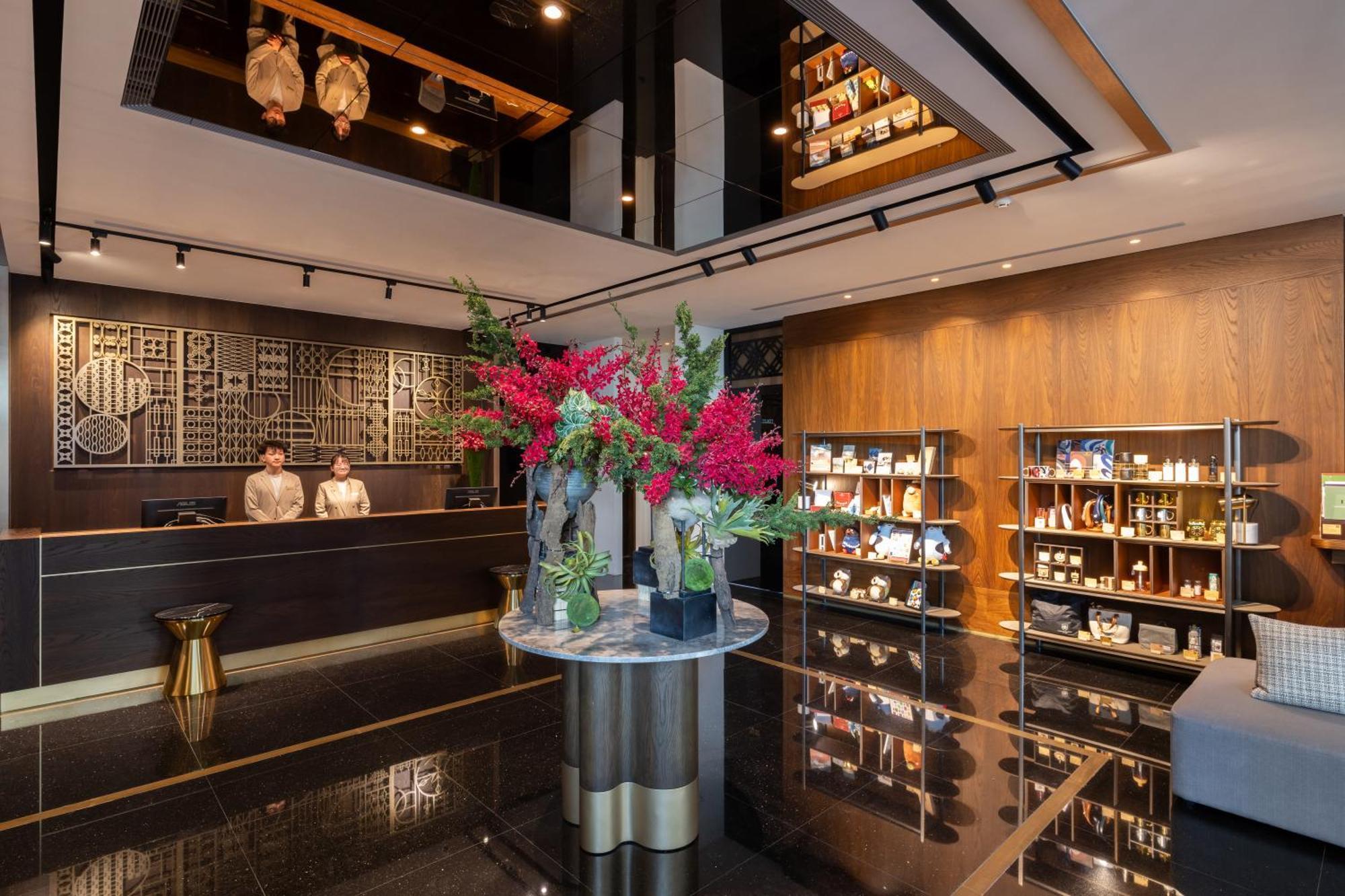 Voyage Kaohsiung By Cosmos Oasis Hotel Bagian luar foto